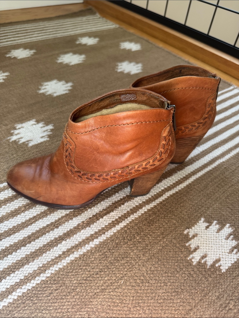 UGG Women's Charlotte Cognac Ankle Booties - sherpa lined - size 7.5